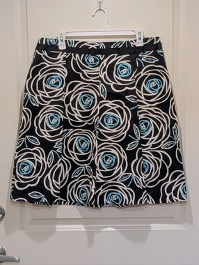 EUC Jessica 14 Black White and Blue Floral Mini Skirt with Black Bow